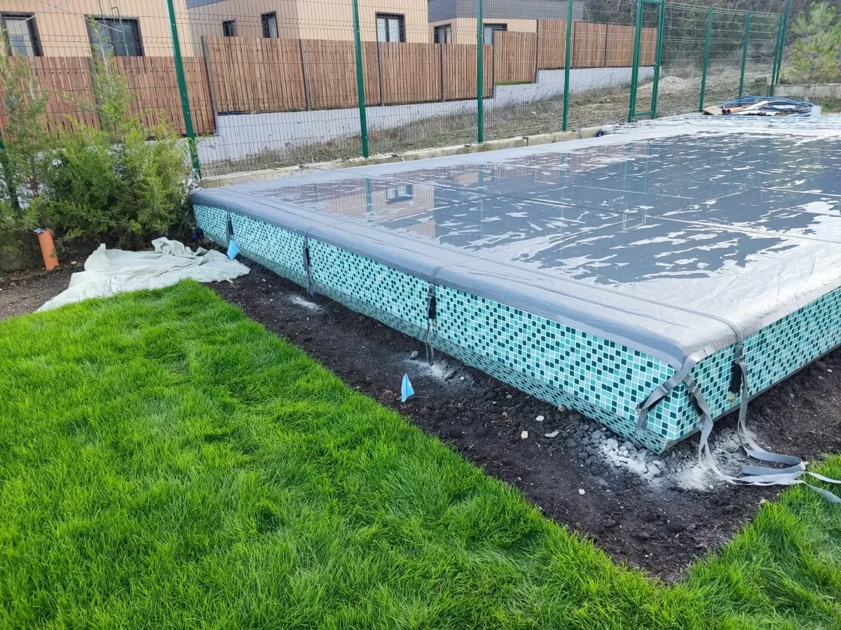 Батутное покрывало на бассейне в Сочи